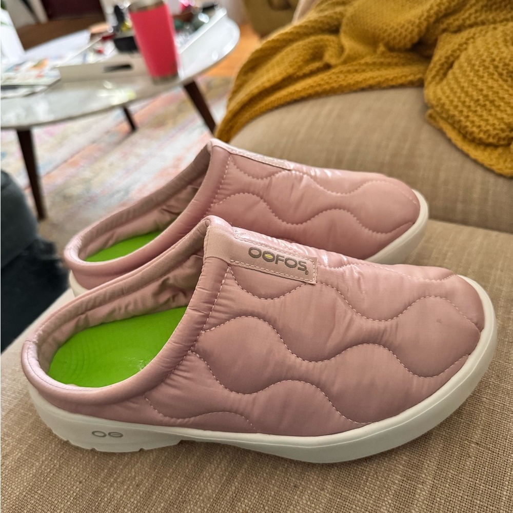 Oofos Women’s Slip-On Quilted Clog in Blush Pink - Oocoozie Thermo Mule